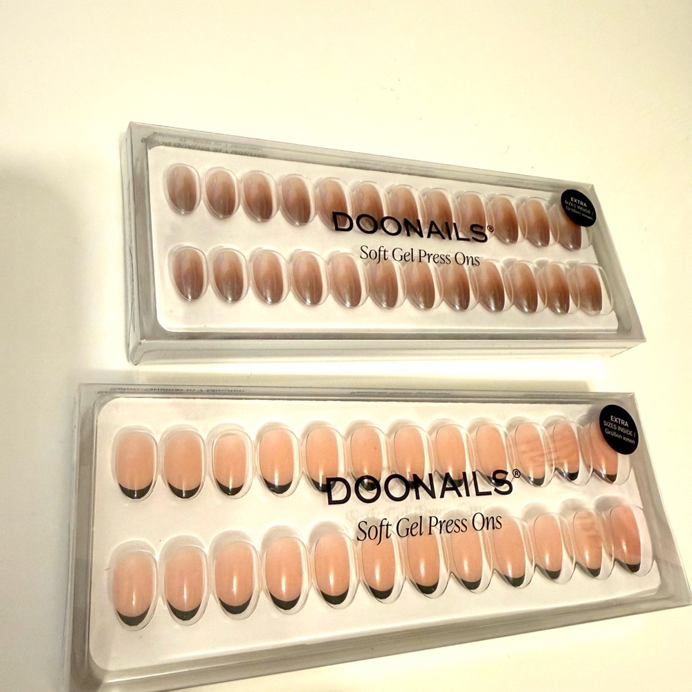 Soft Gel Press-On Nails - 2 sets Brownie short and black tip French